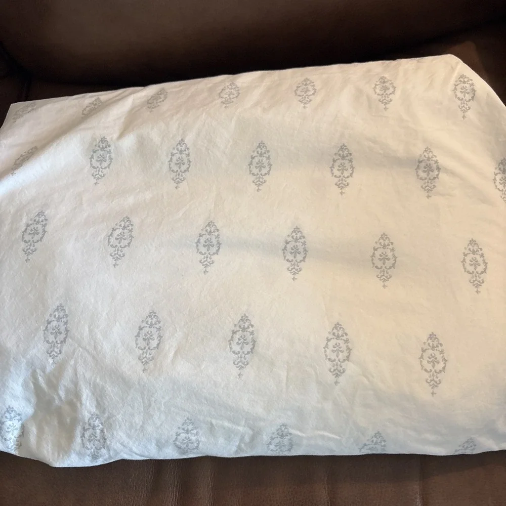 Simply Shabby Chic ONE  Full Flat Sheet White Gray Fleur De Lis 100% Cotton